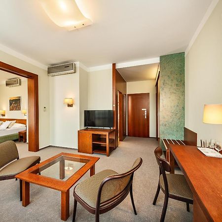 Wellness Hotel Happy Star Гнанице Экстерьер фото