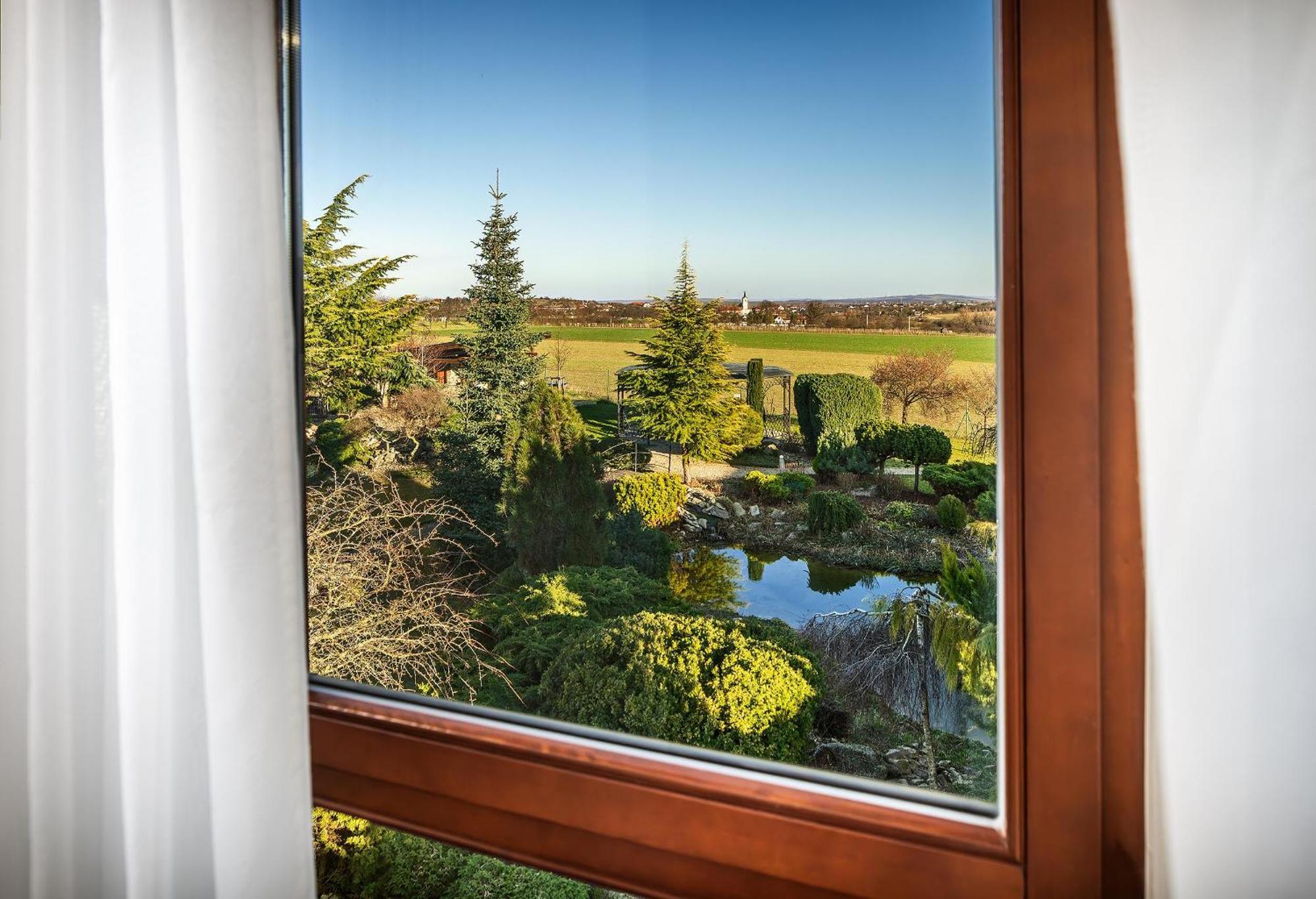 Wellness Hotel Happy Star Гнанице Экстерьер фото