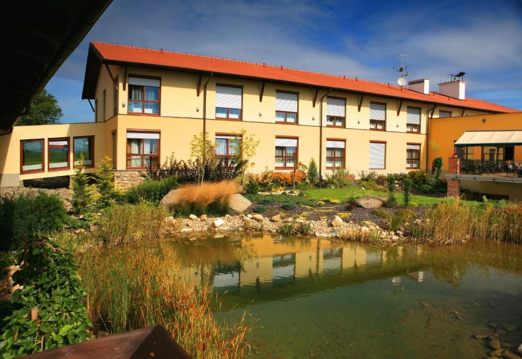 Wellness Hotel Happy Star Гнанице Экстерьер фото