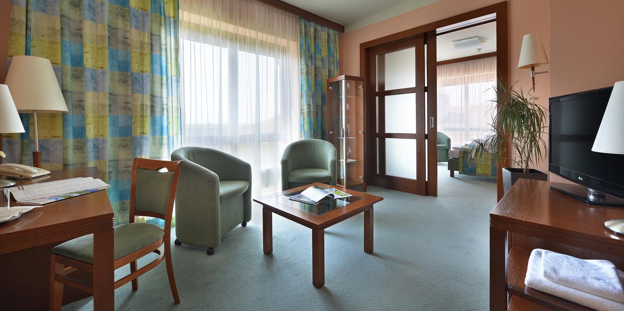 Wellness Hotel Happy Star Гнанице Экстерьер фото